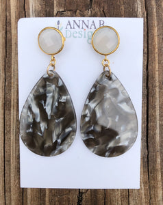 Sara Resin Earrings | Gray