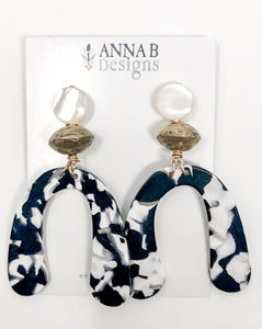 Loli Crescent Earrings | Black & White