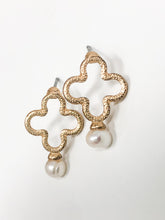 Allie Clover Studs | Gold with Pearl