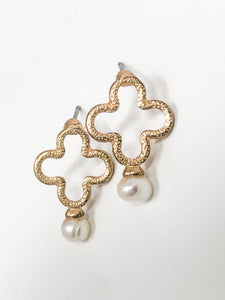 Allie Clover Studs | Gold with Pearl