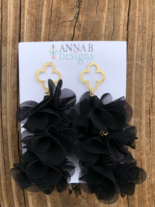 Quatrefoil Petal Earrings-Black