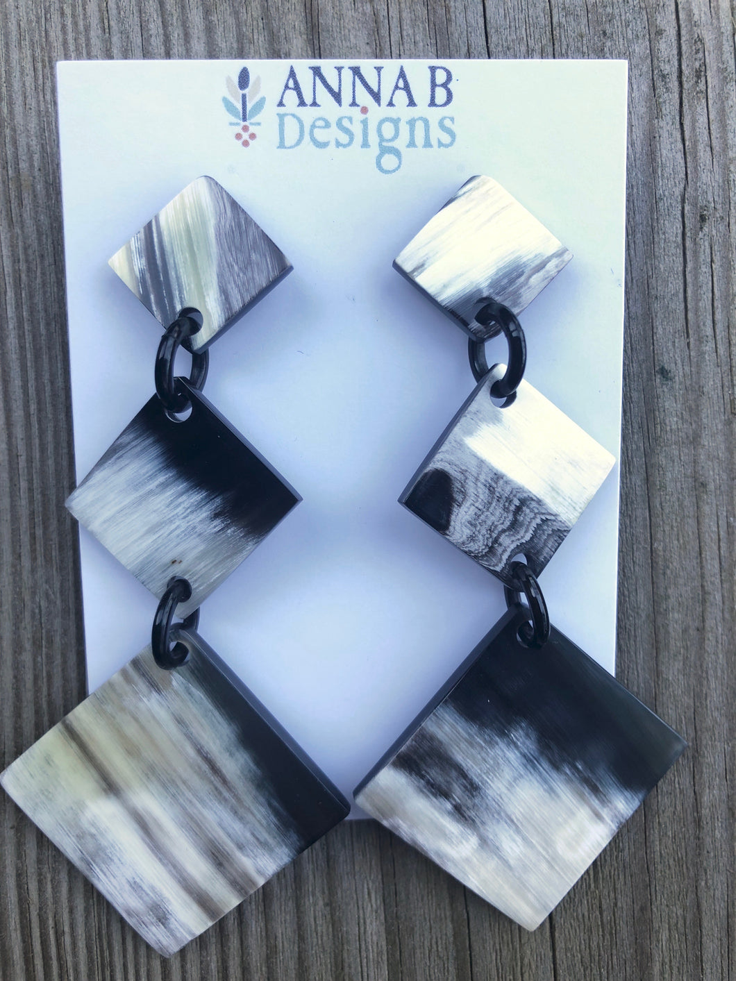 Leyla Horn Earrings | Cream & Black