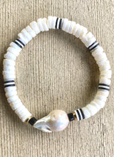 Shell Stretch bracelet with Freshwater Pearl