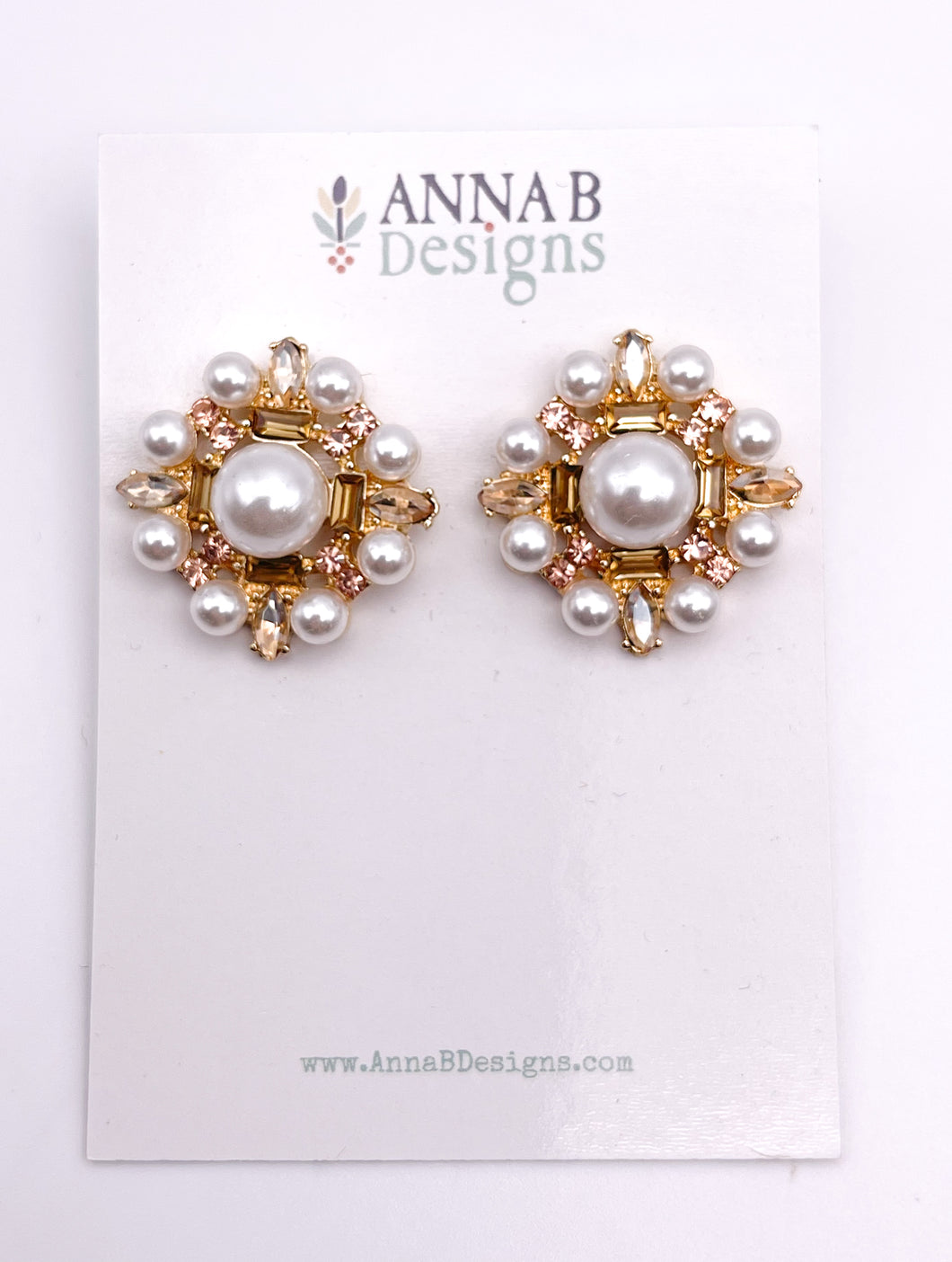 Valeria Pearl Studs